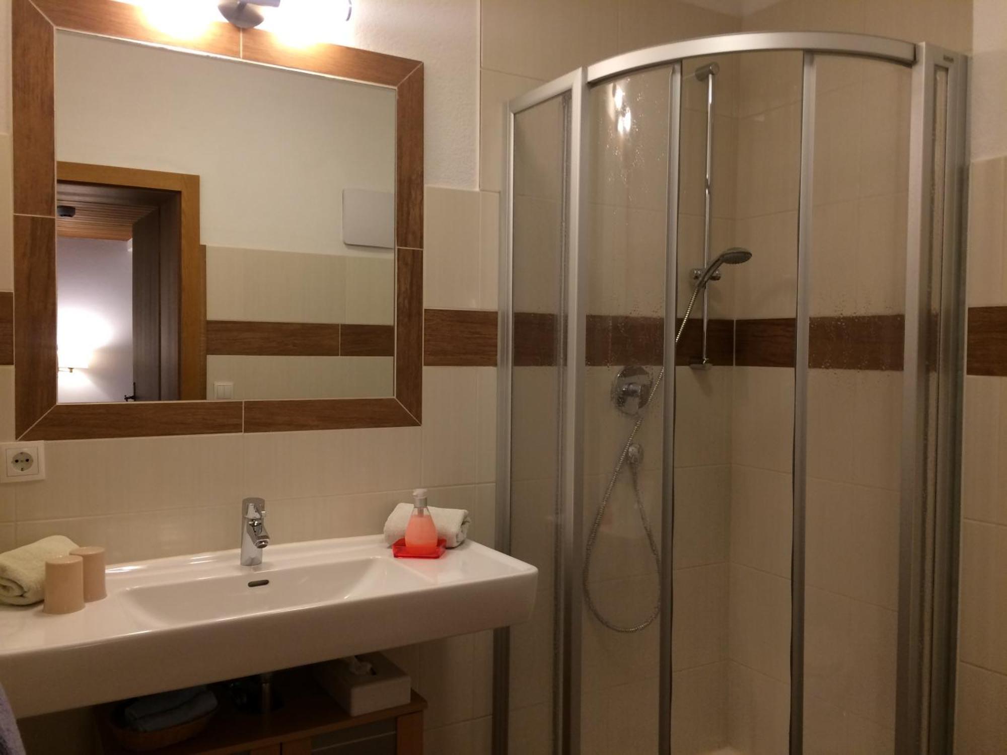 Jenneweinhof Hotel Tux Ngoại thất bức ảnh