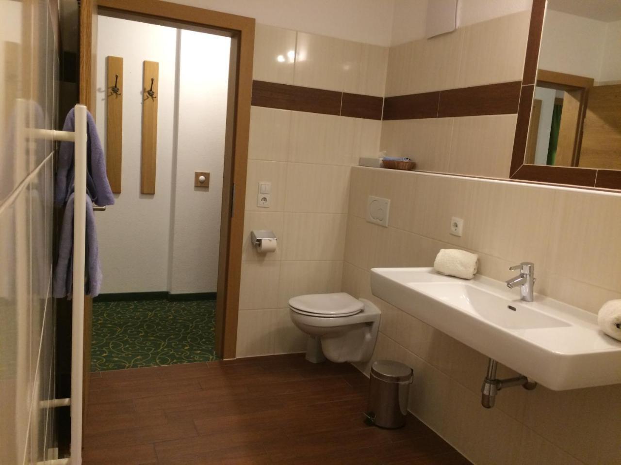 Jenneweinhof Hotel Tux Ngoại thất bức ảnh