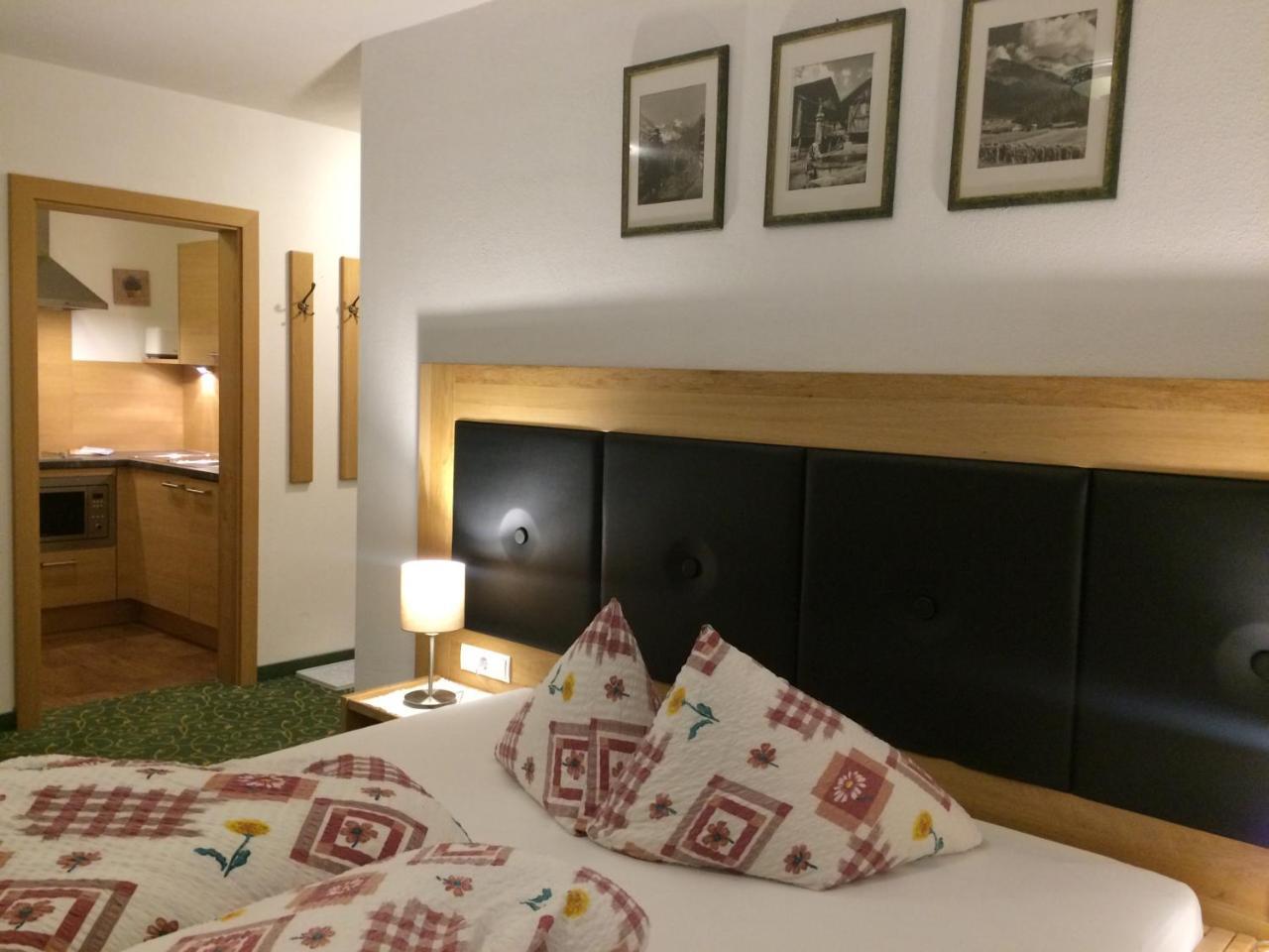 Jenneweinhof Hotel Tux Ngoại thất bức ảnh