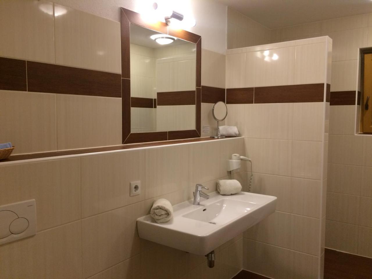 Jenneweinhof Hotel Tux Ngoại thất bức ảnh